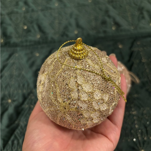 ✨🎄✨Elegant Holiday Sparkle Ornaments✨ - Picture 7 of 10